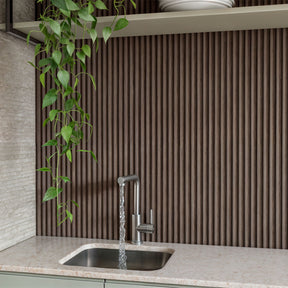 Painel Ripado Cor: Cinza Medieval de uso Interno em WPC Slim 2,90m x 17cm (0,493m²)